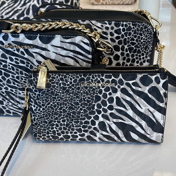 MICHAEL KORS LARGE DOUBLE ZIP WRISTLET WALLET PHONE CASE CLUTCH
Black Multi - Picture 2 of 16